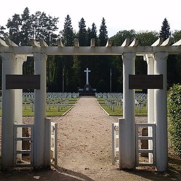 Cimetière roumain et son monument