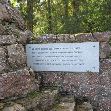 Cimetière roumain et son monument