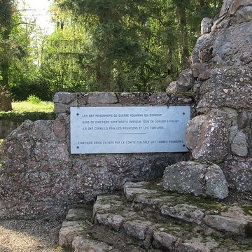 Cimetière roumain et son monument