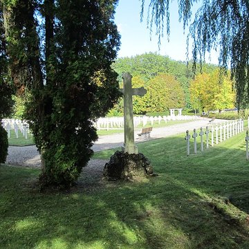 Cimetière roumain et son monument