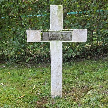 Cimetière roumain et son monument