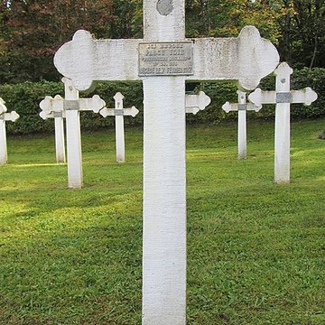 Cimetière roumain et son monument