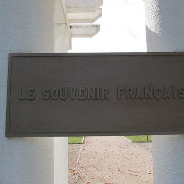 Cimetière roumain et son monument