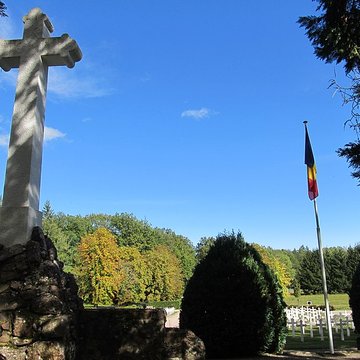 Cimetière roumain et son monument