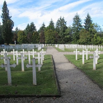 Cimetière roumain et son monument