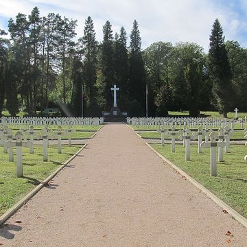 Cimetière roumain et son monument