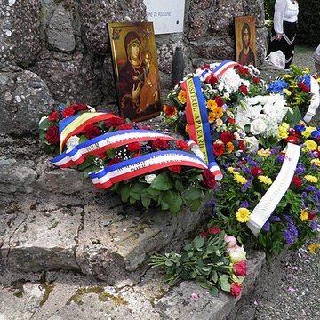 Cimetière roumain et son monument