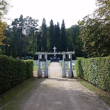 Cimetière roumain et son monument