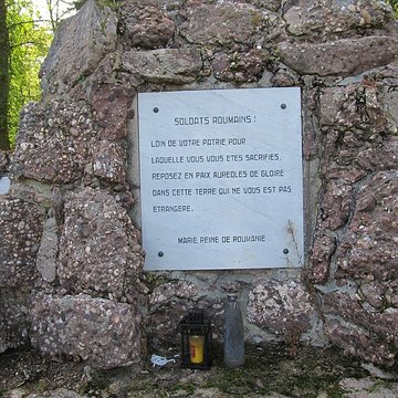 Cimetière roumain et son monument