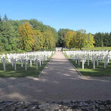 Cimetière roumain et son monument