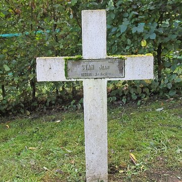 Cimetière roumain et son monument