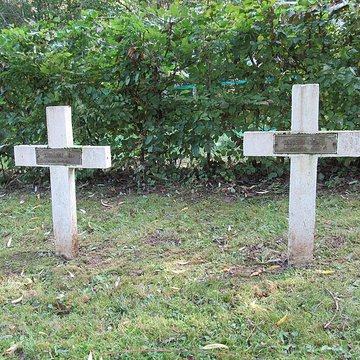 Cimetière roumain et son monument
