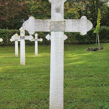 Cimetière roumain et son monument