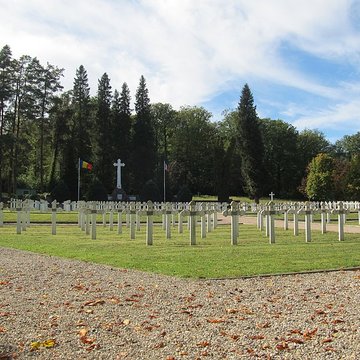 Cimetière roumain et son monument