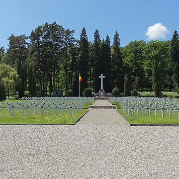 Cimetière roumain et son monument