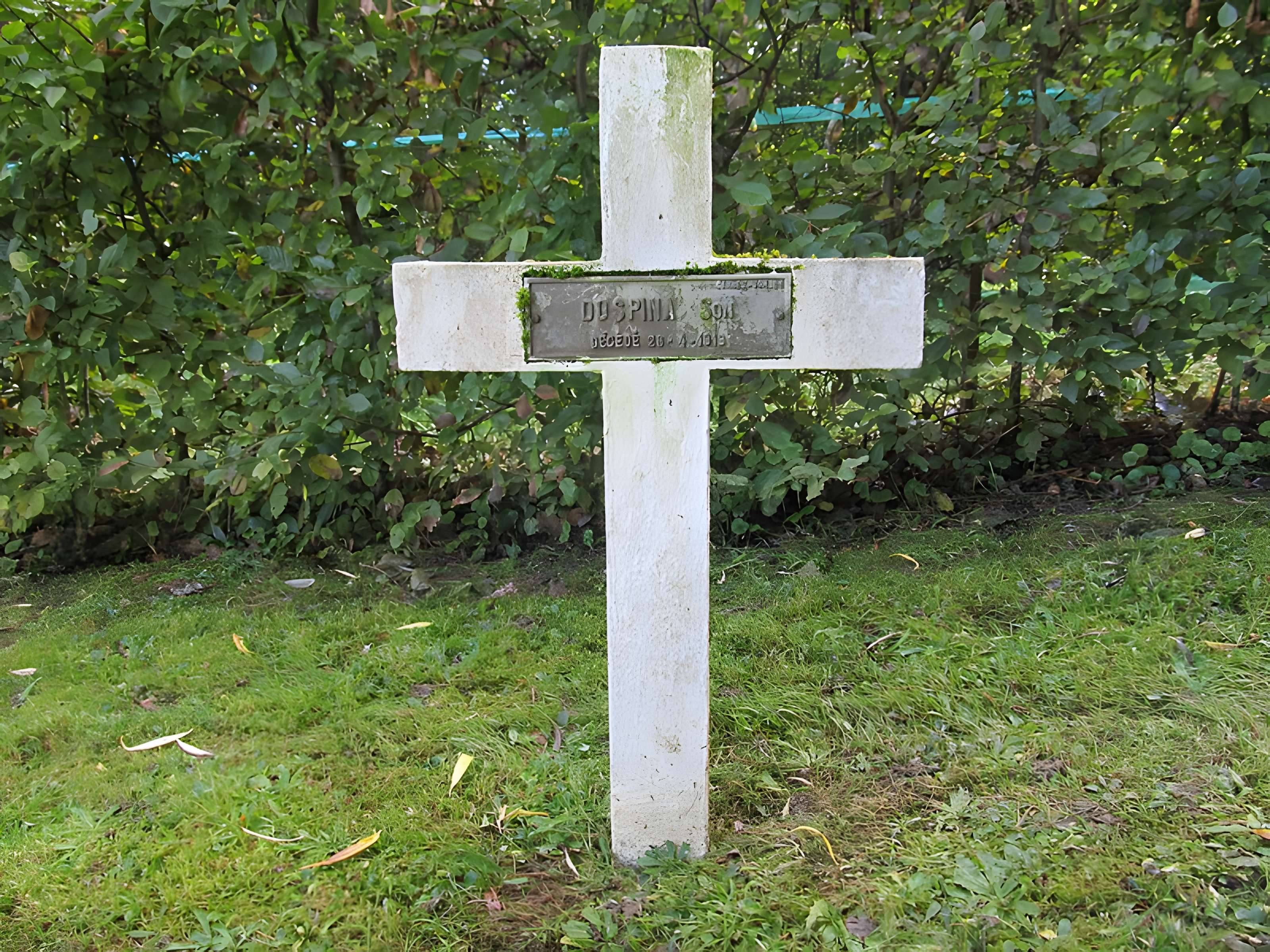 Cimetière roumain et son monument