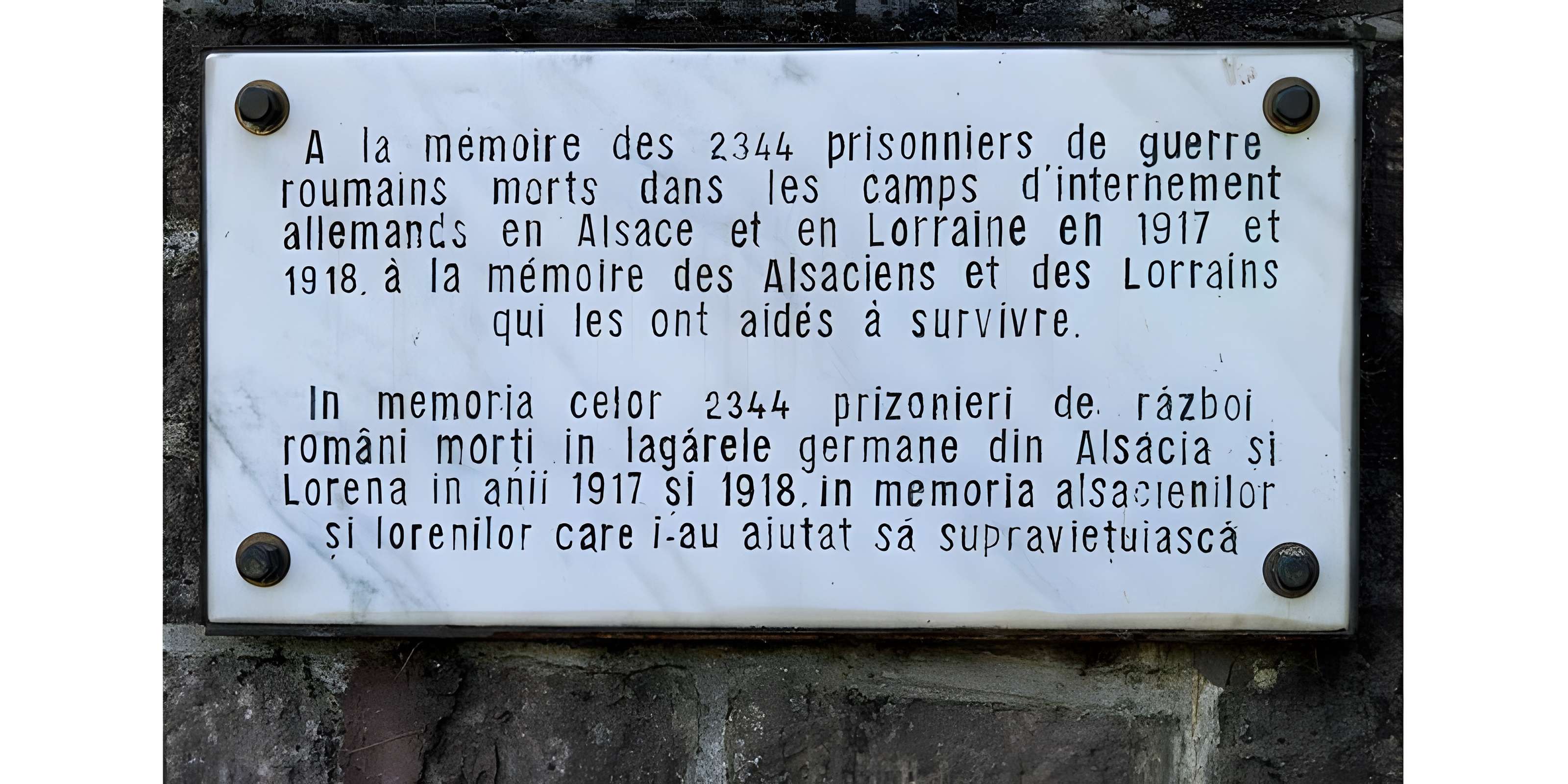 Cimetière roumain et son monument