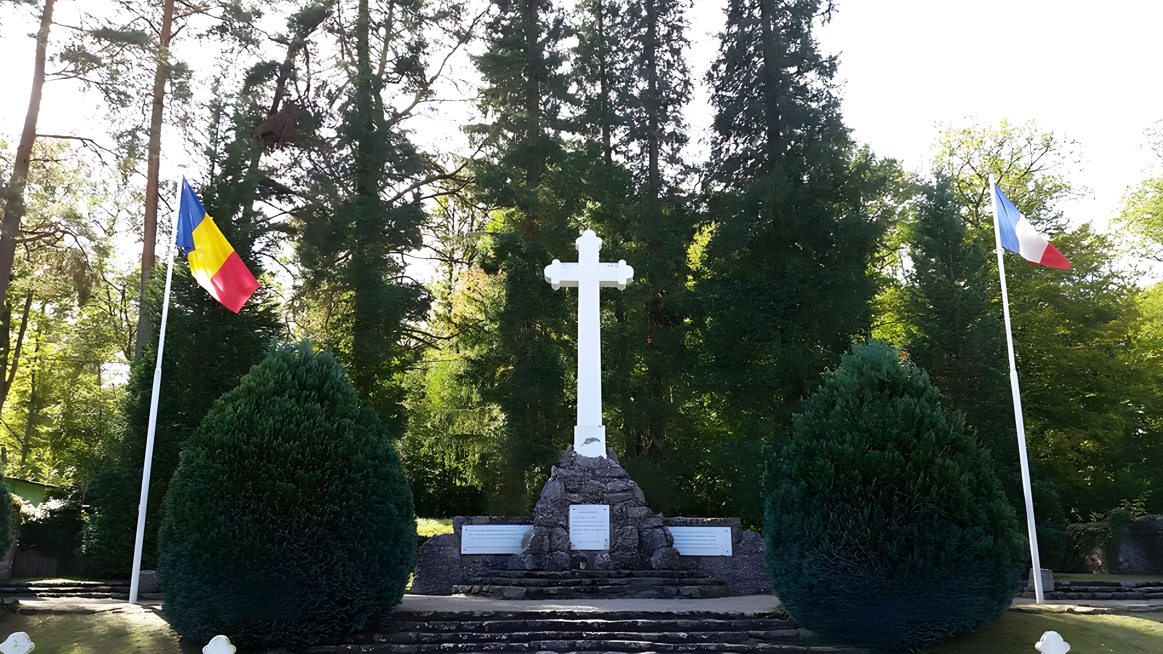 Cimetière roumain et son monument