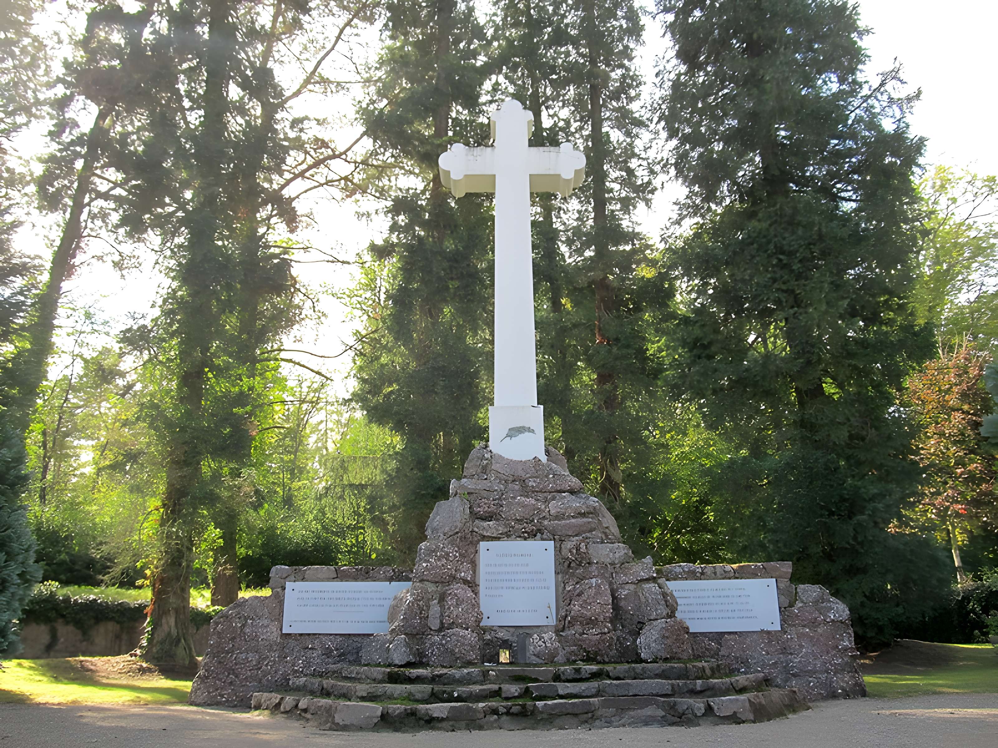Cimetière roumain et son monument