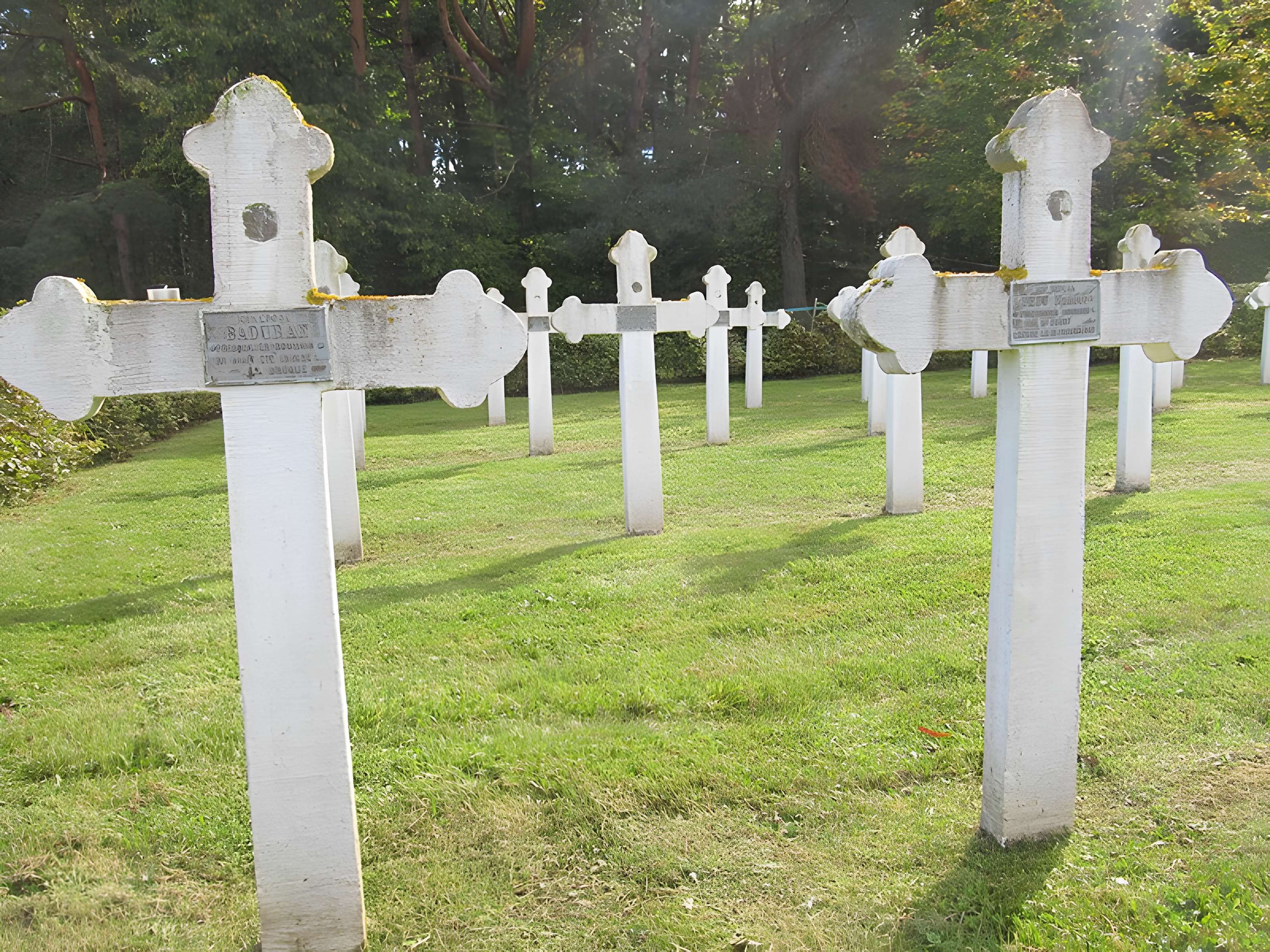 Cimetière roumain et son monument