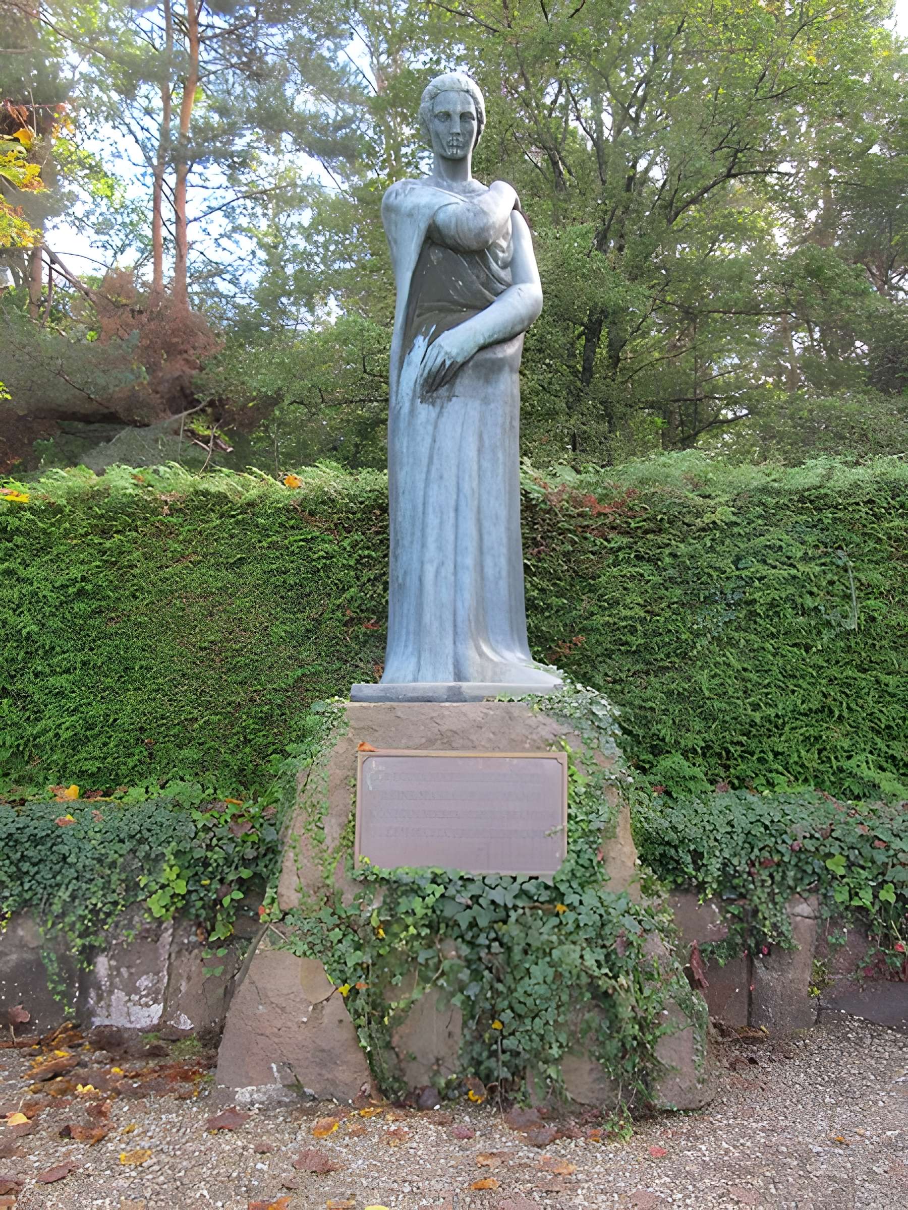 Cimetière roumain et son monument