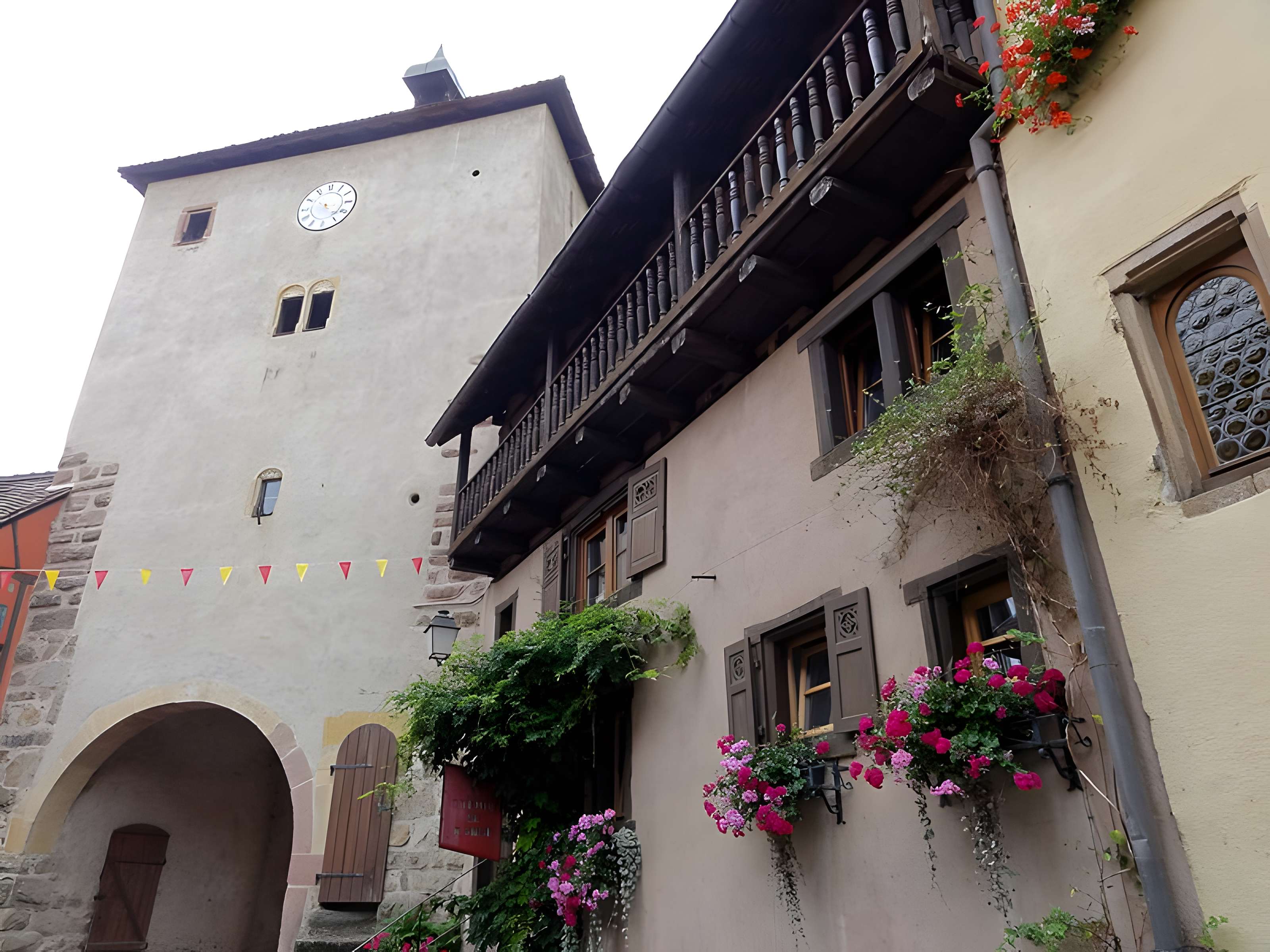 Vestiges de l'enceinte fortifiée urbaine