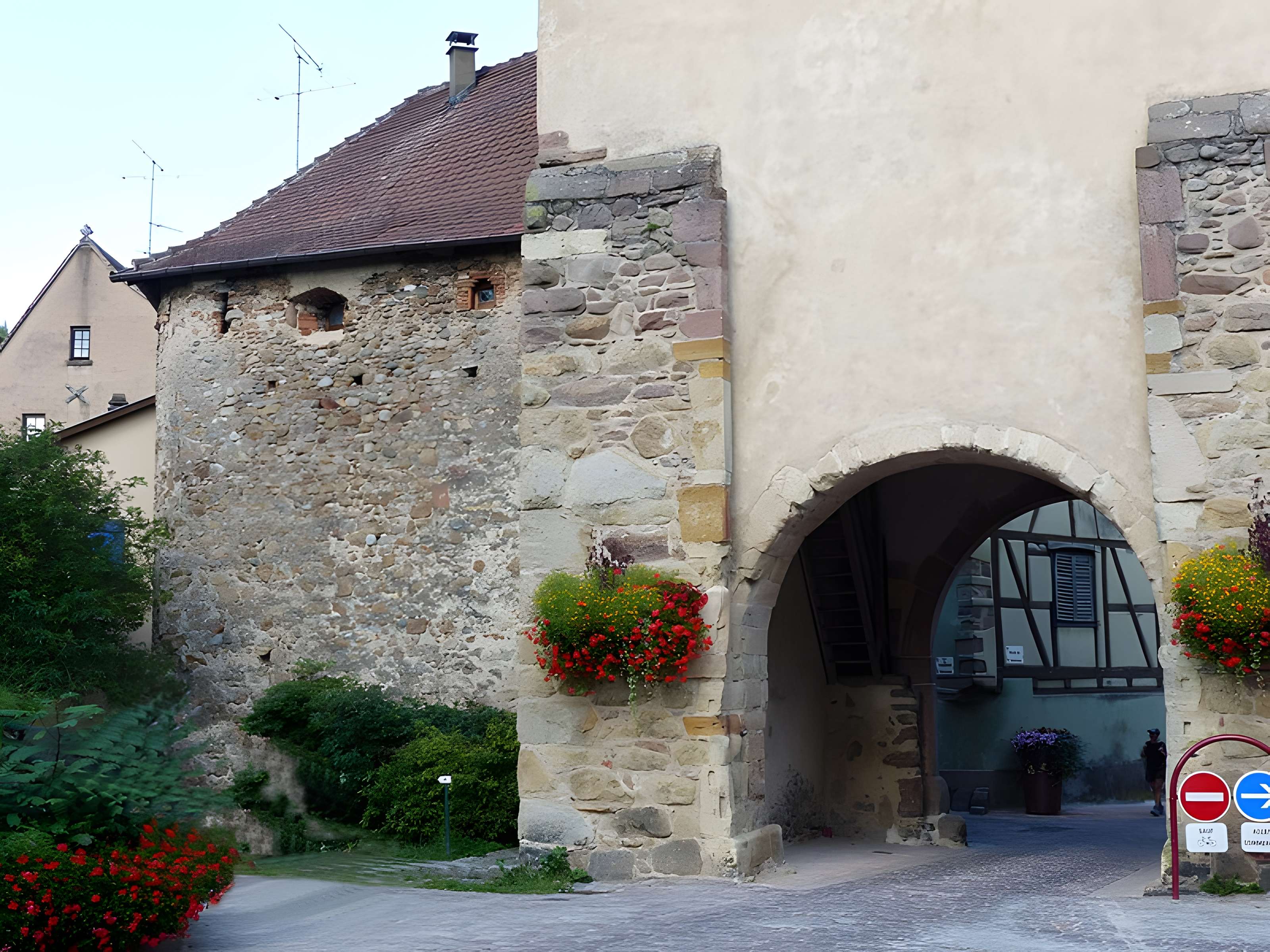 Vestiges de l'enceinte fortifiée urbaine