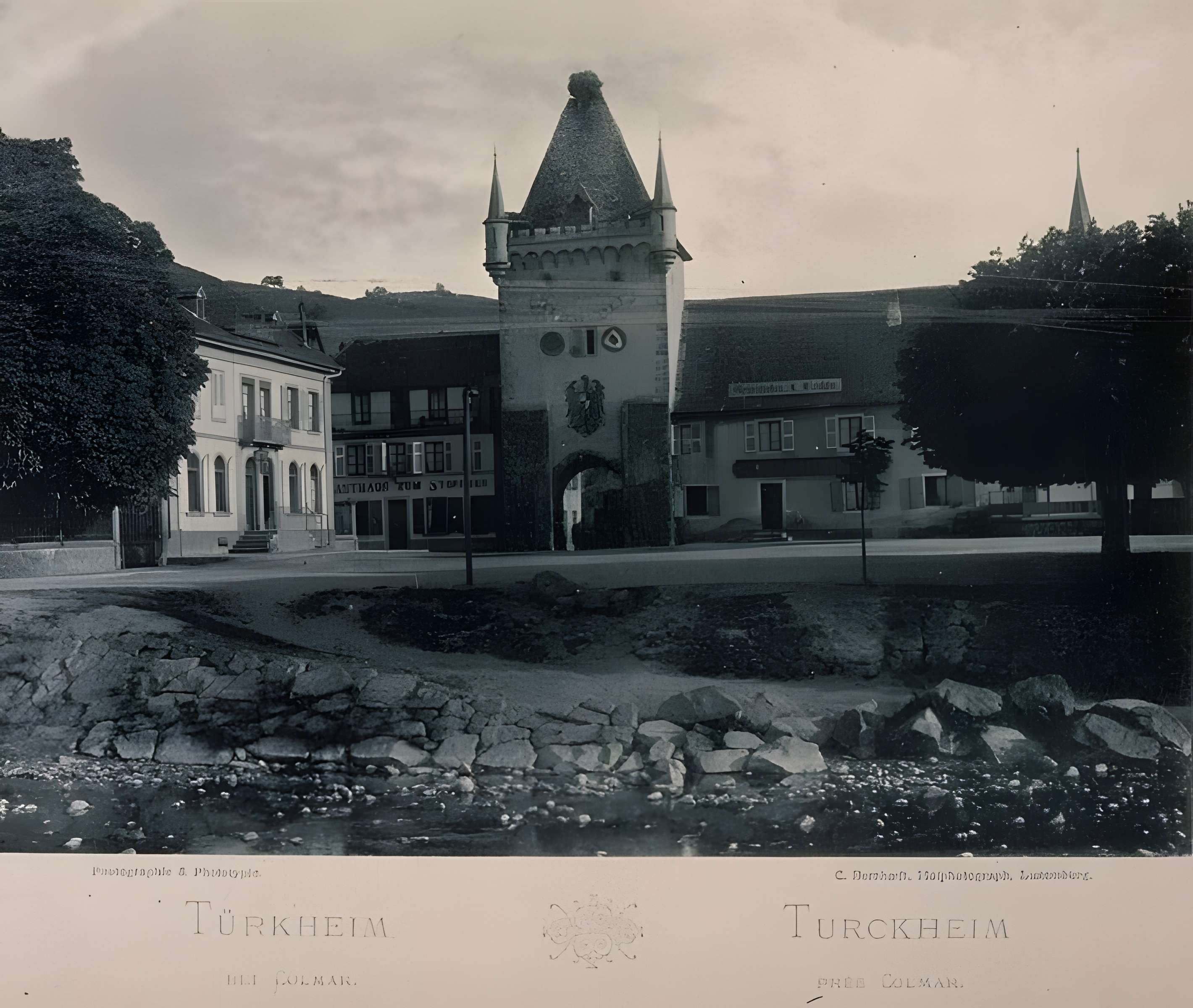 Vestiges de l'enceinte fortifiée urbaine