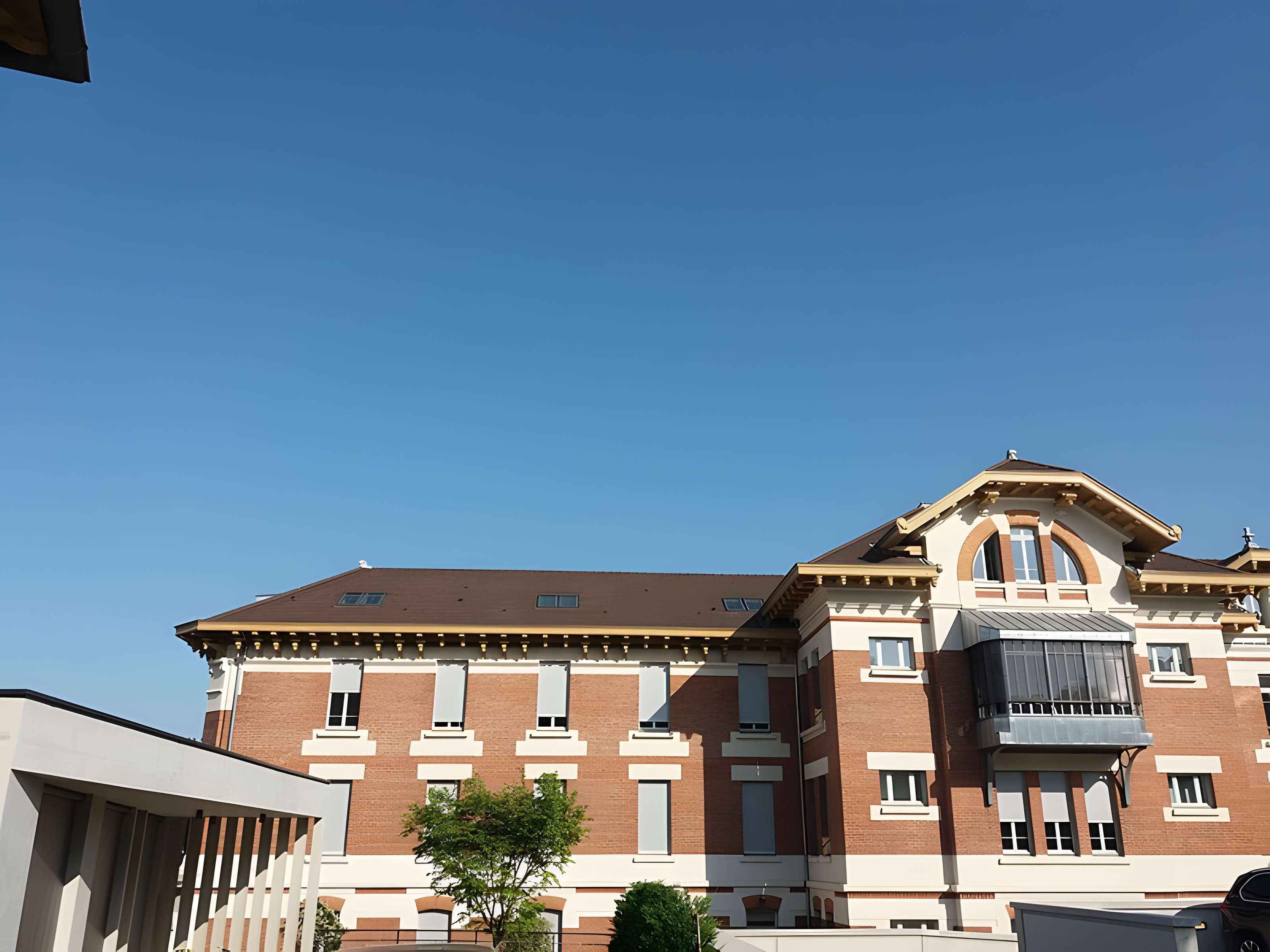 Ancien hôpital Debrousse