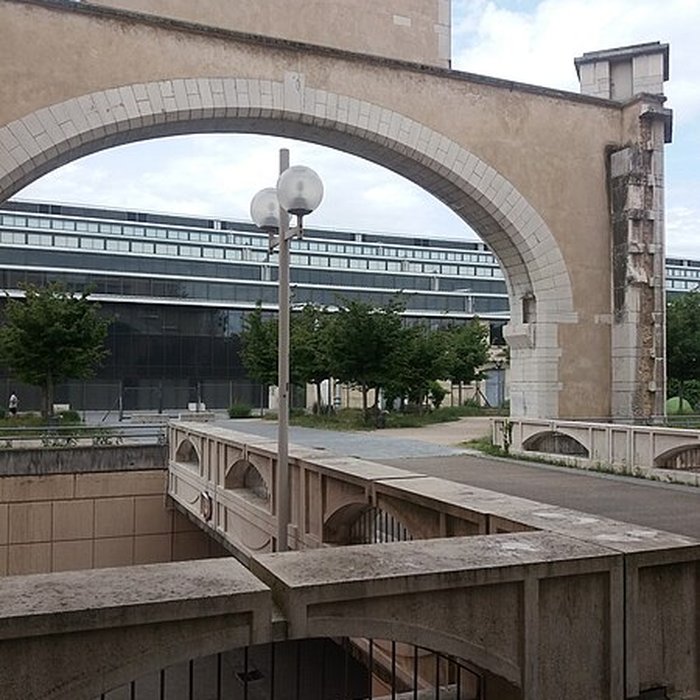 Photo de Ancien marché aux bestiaux des abattoirs de la Mouche, actuellement salle des fêtes et salle de concert dite halle Tony Garnier