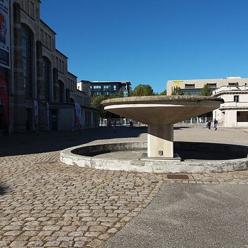 Ancien marché aux bestiaux des abattoirs de la Mouche, actuellement salle des fêtes et salle de concert dite halle Tony Garnier