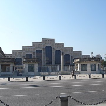 Ancien marché aux bestiaux des abattoirs de la Mouche, actuellement salle des fêtes et salle de concert dite halle Tony Garnier