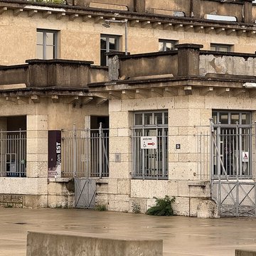 Ancien marché aux bestiaux des abattoirs de la Mouche, actuellement salle des fêtes et salle de concert dite halle Tony Garnier