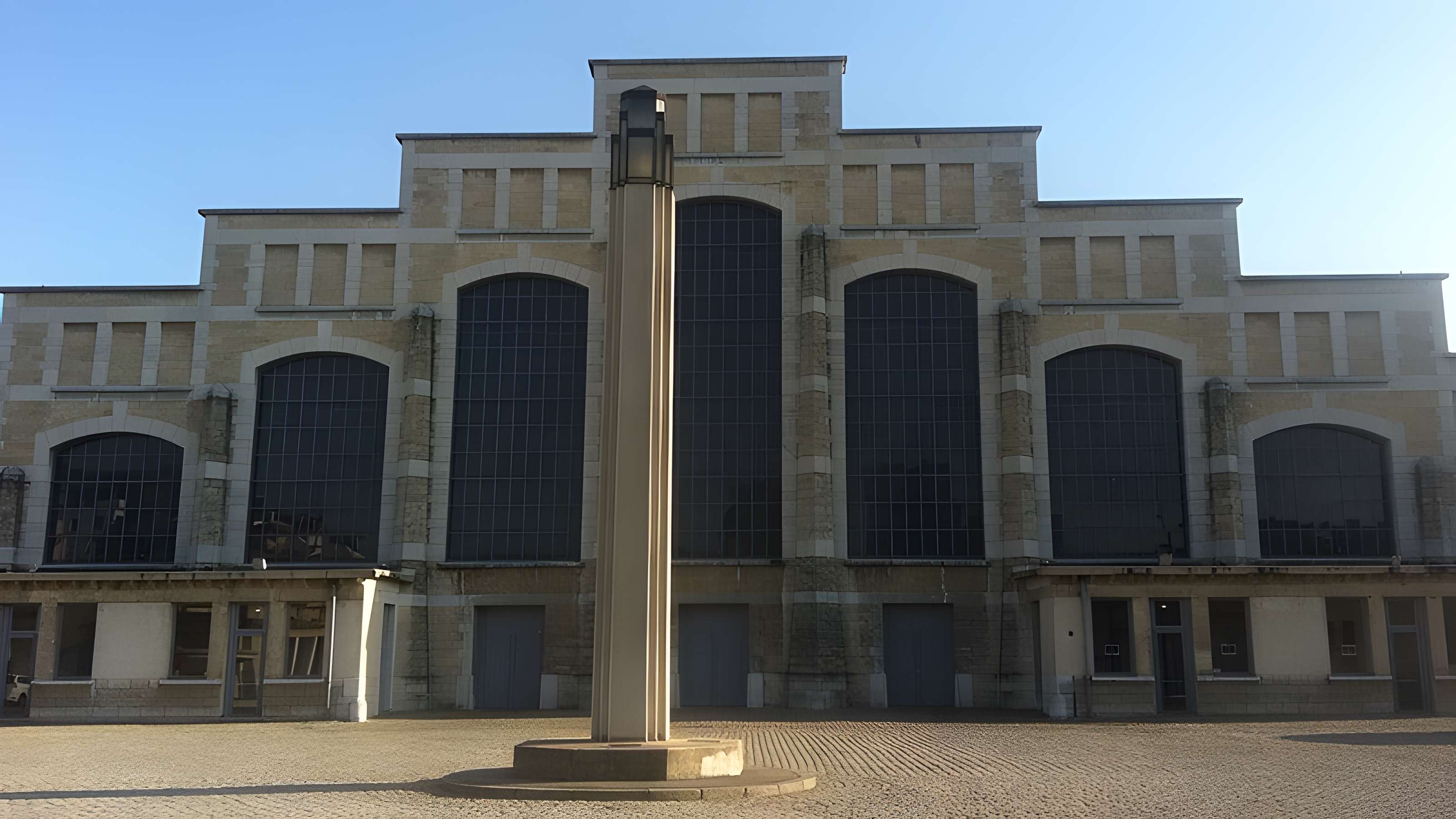 Ancien marché aux bestiaux des abattoirs de la Mouche, actuellement salle des fêtes et salle de concert dite halle Tony Garnier