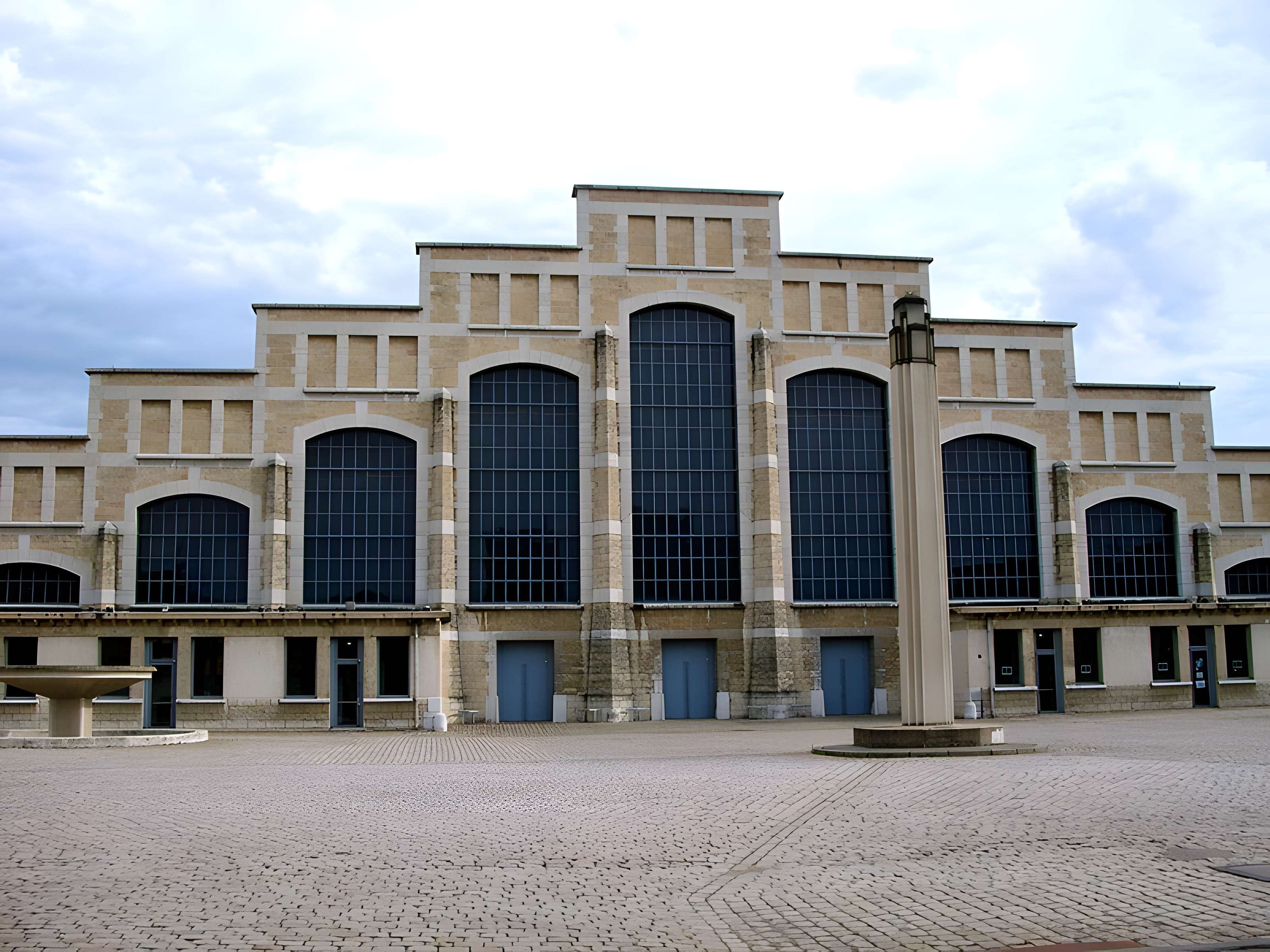 Ancien marché aux bestiaux des abattoirs de la Mouche, actuellement salle des fêtes et salle de concert dite halle Tony Garnier