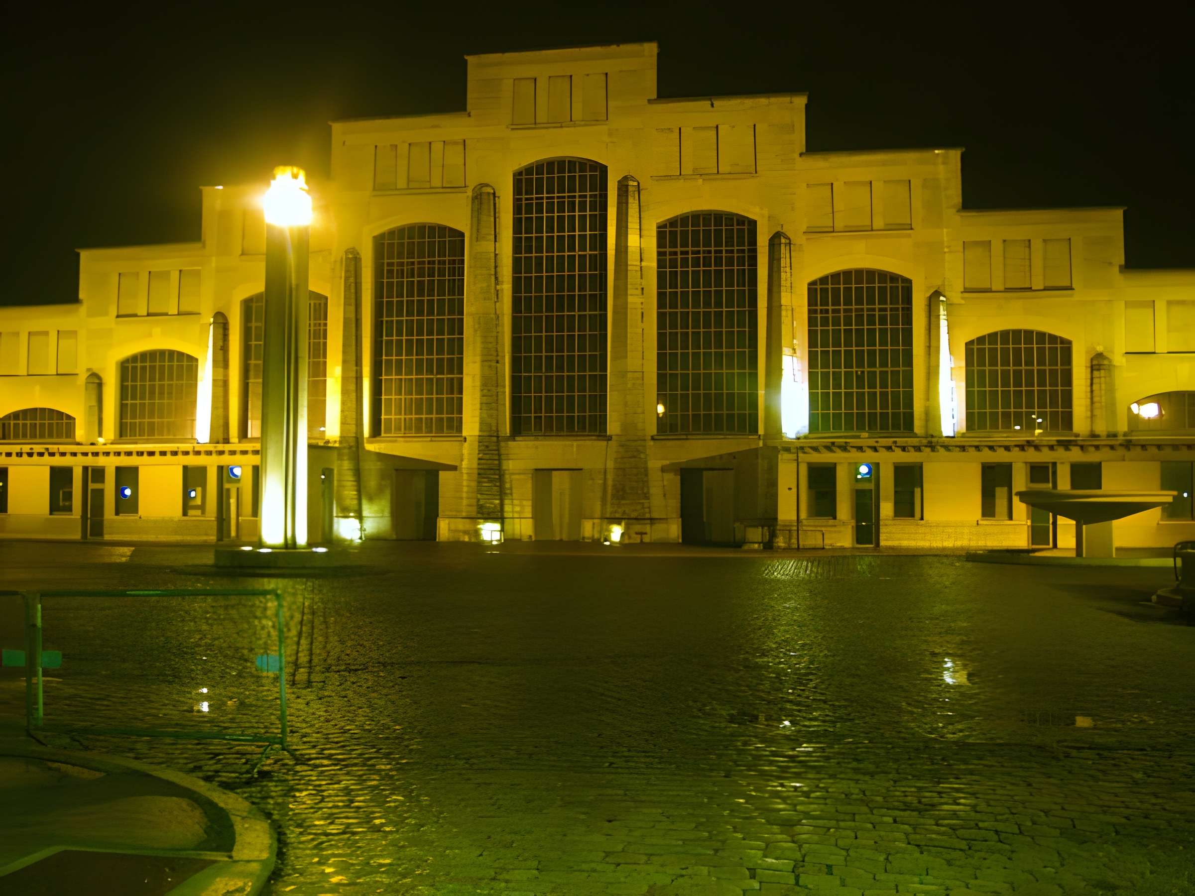 Ancien marché aux bestiaux des abattoirs de la Mouche, actuellement salle des fêtes et salle de concert dite halle Tony Garnier