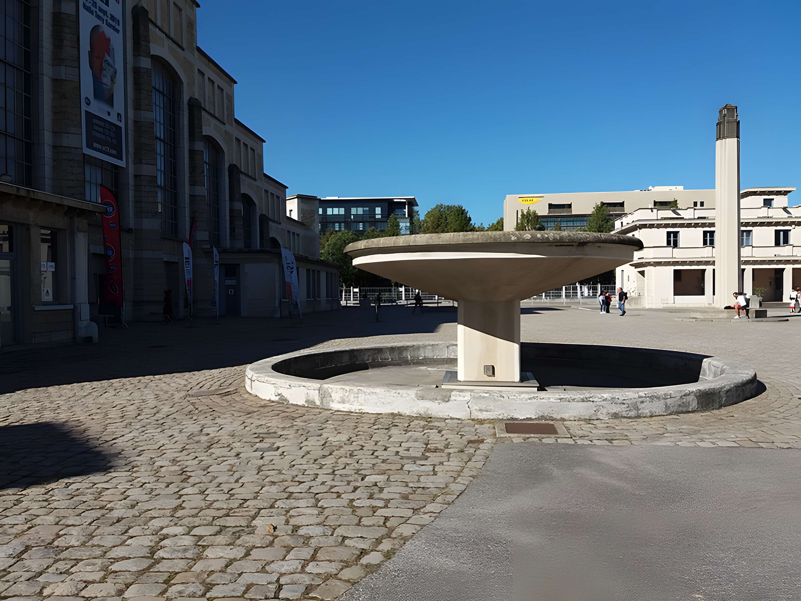 Ancien marché aux bestiaux des abattoirs de la Mouche, actuellement salle des fêtes et salle de concert dite halle Tony Garnier