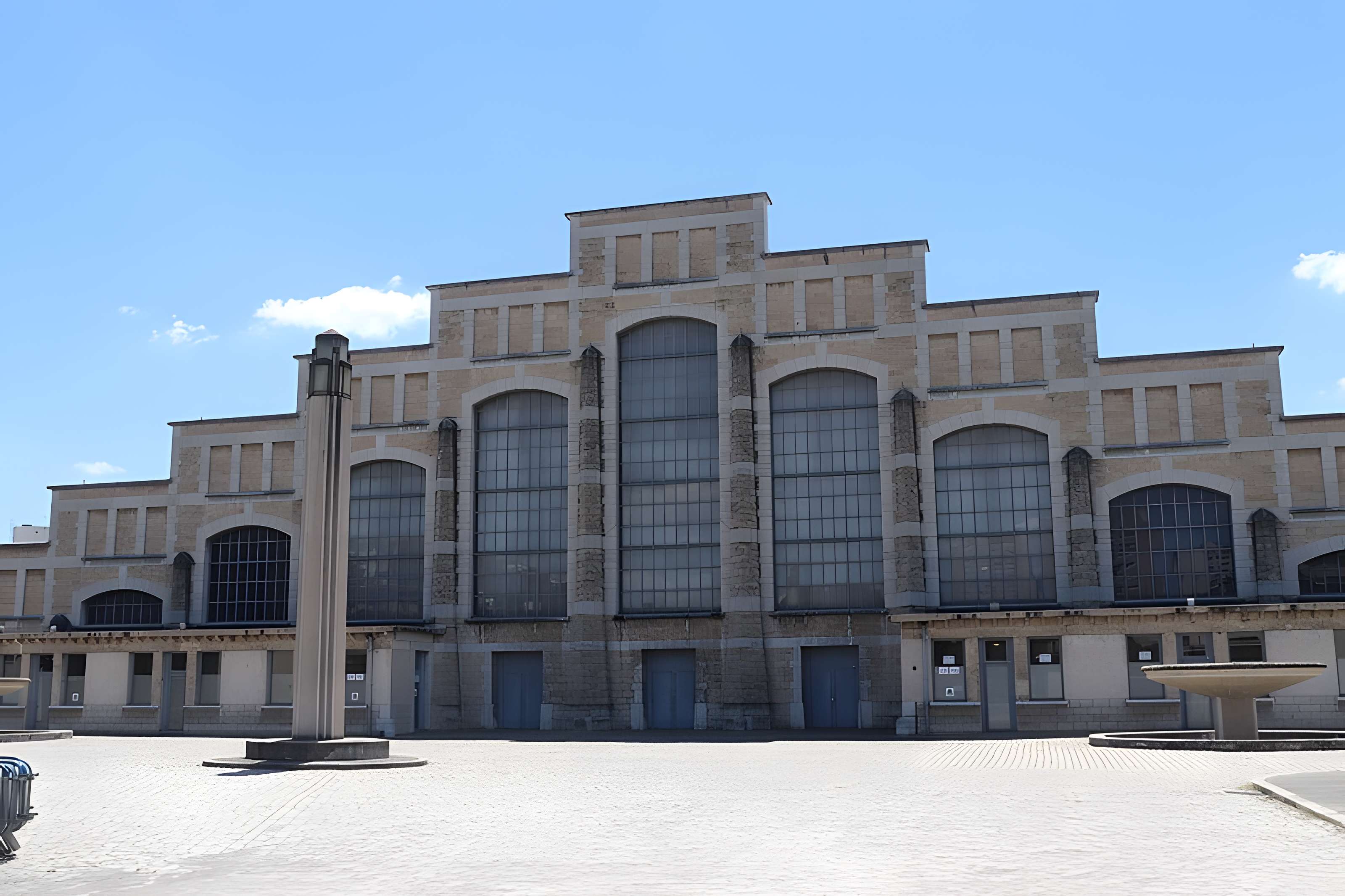 Ancien marché aux bestiaux des abattoirs de la Mouche, actuellement salle des fêtes et salle de concert dite halle Tony Garnier