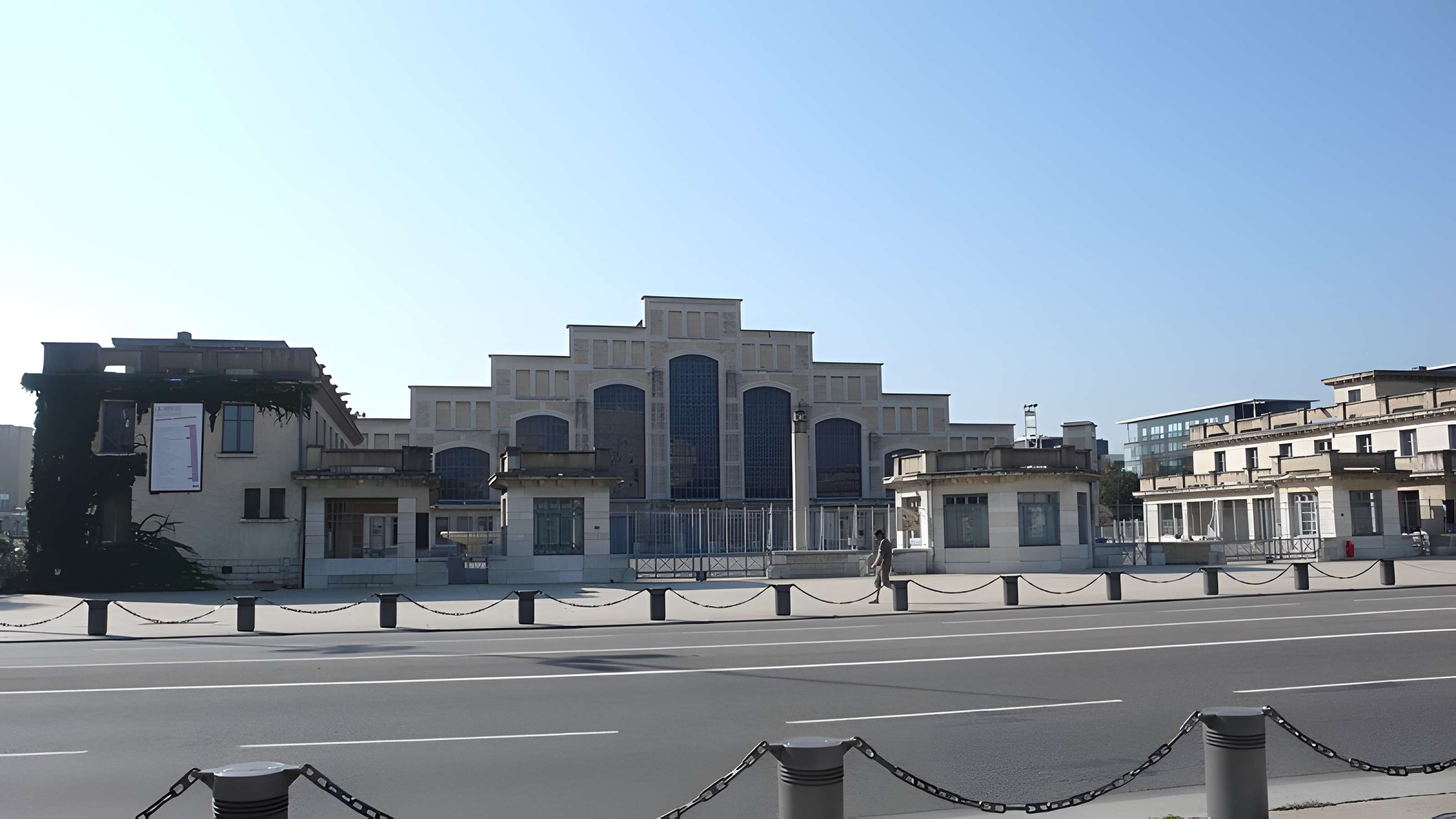 Ancien marché aux bestiaux des abattoirs de la Mouche, actuellement salle des fêtes et salle de concert dite halle Tony Garnier