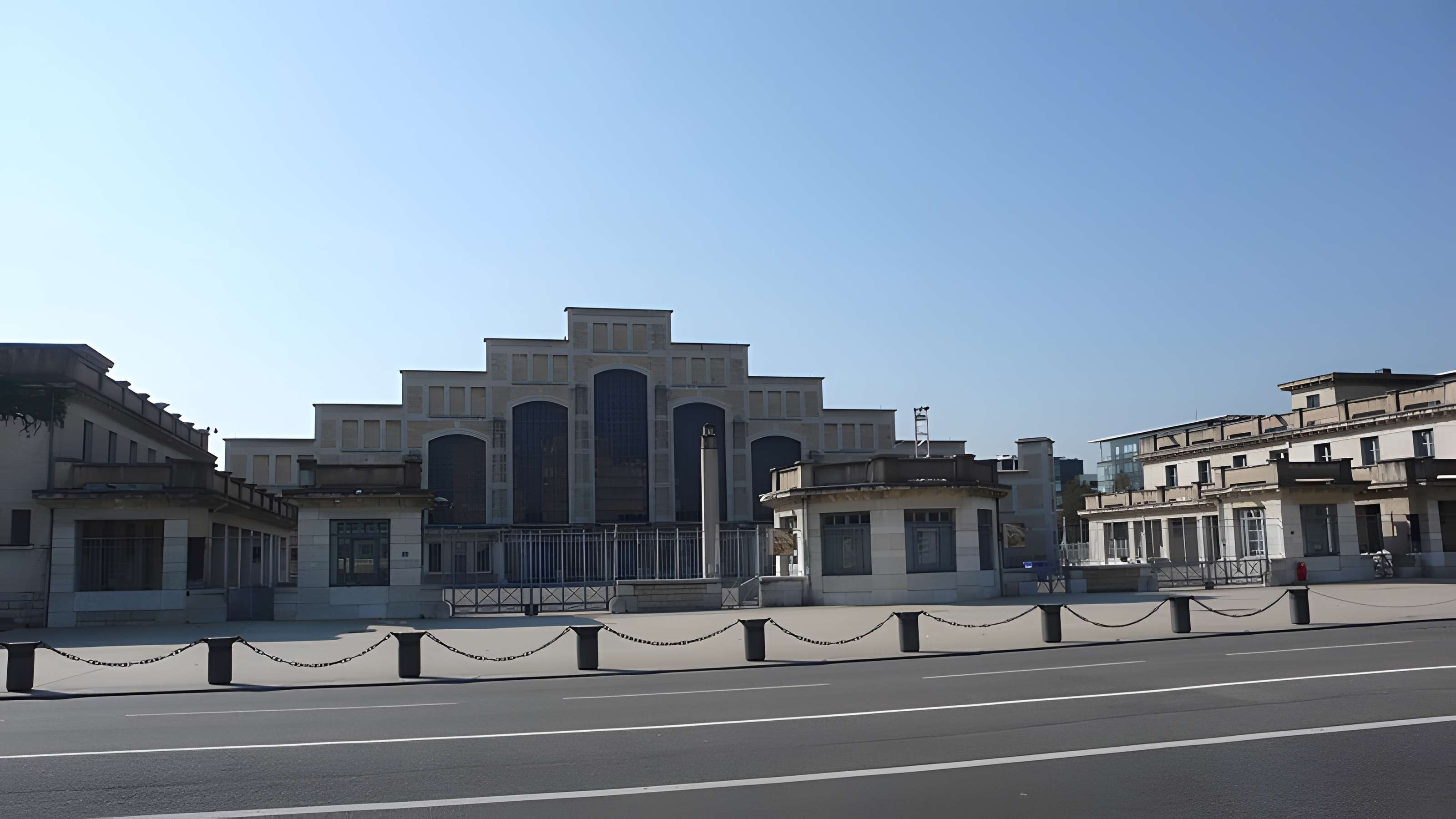 Ancien marché aux bestiaux des abattoirs de la Mouche, actuellement salle des fêtes et salle de concert dite halle Tony Garnier