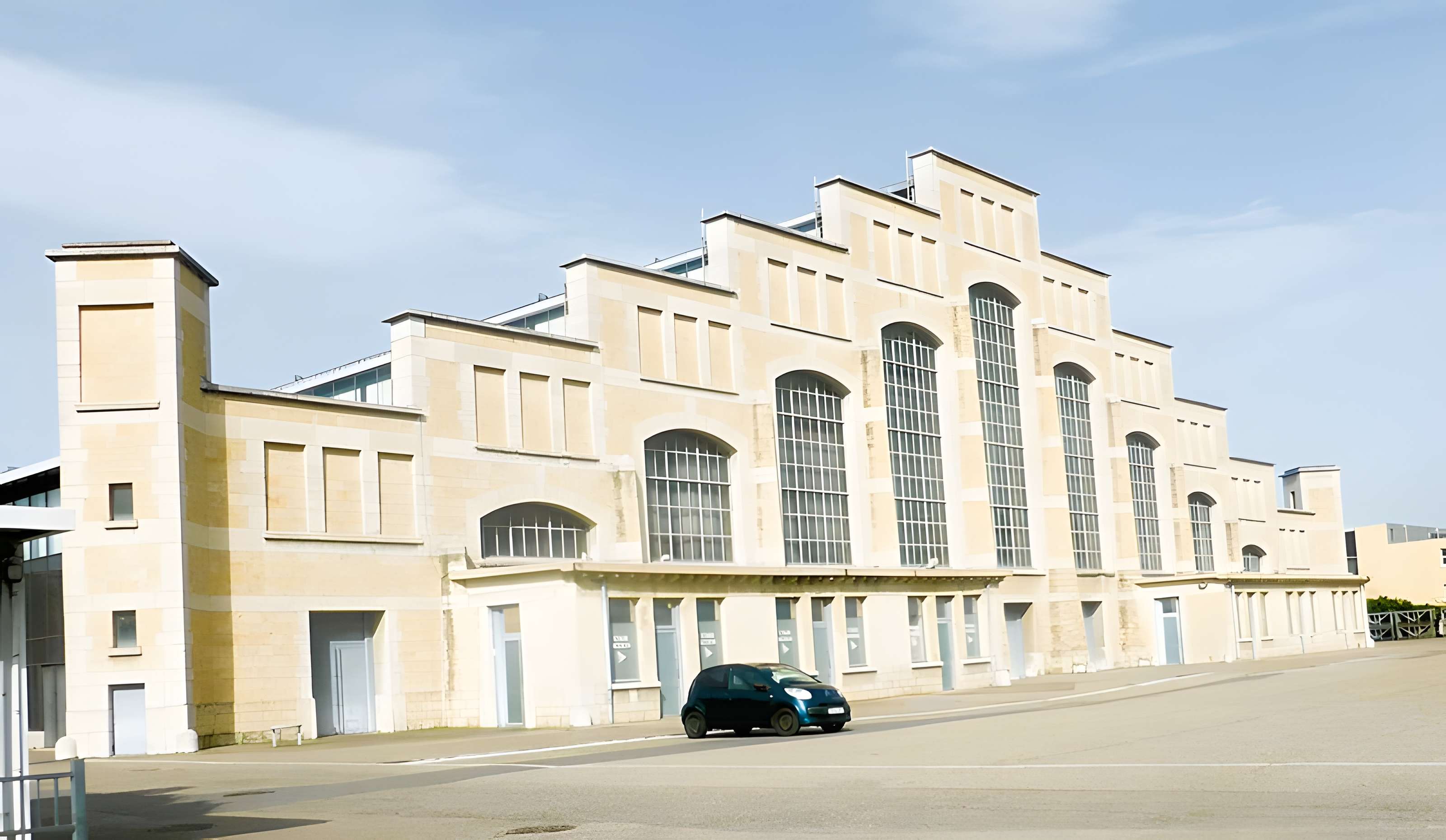 Ancien marché aux bestiaux des abattoirs de la Mouche, actuellement salle des fêtes et salle de concert dite halle Tony Garnier