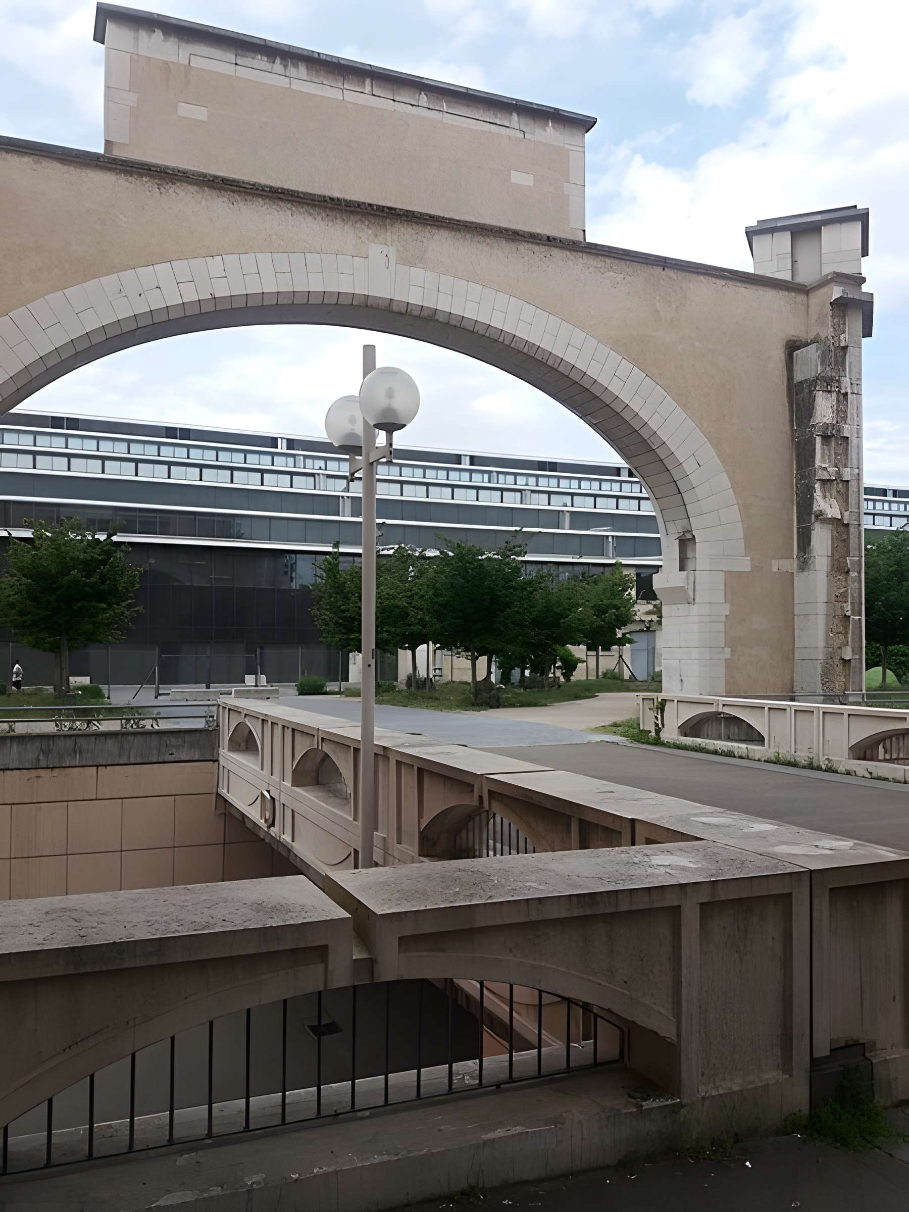 Ancien marché aux bestiaux des abattoirs de la Mouche, actuellement salle des fêtes et salle de concert dite halle Tony Garnier