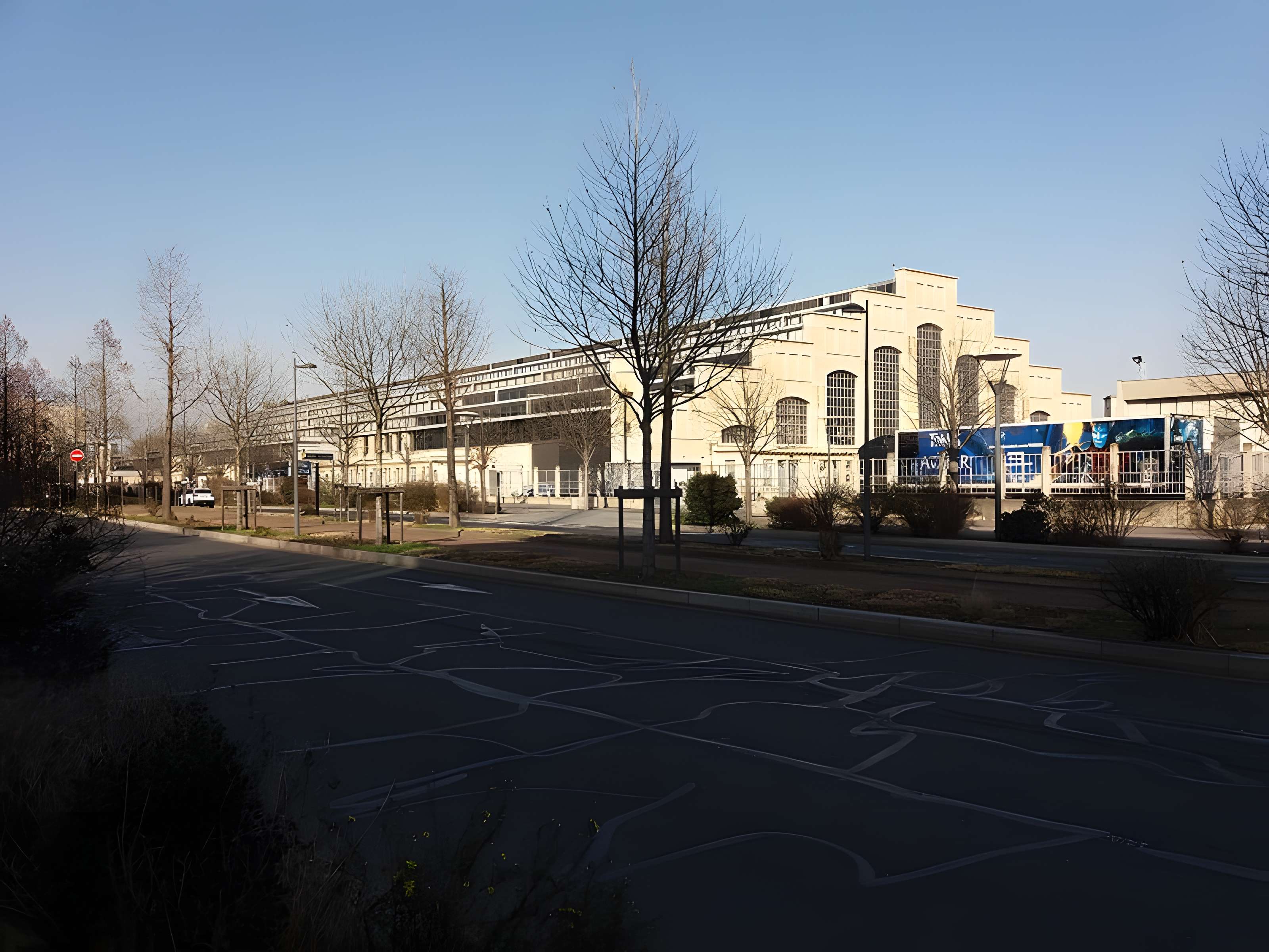 Ancien marché aux bestiaux des abattoirs de la Mouche, actuellement salle des fêtes et salle de concert dite halle Tony Garnier