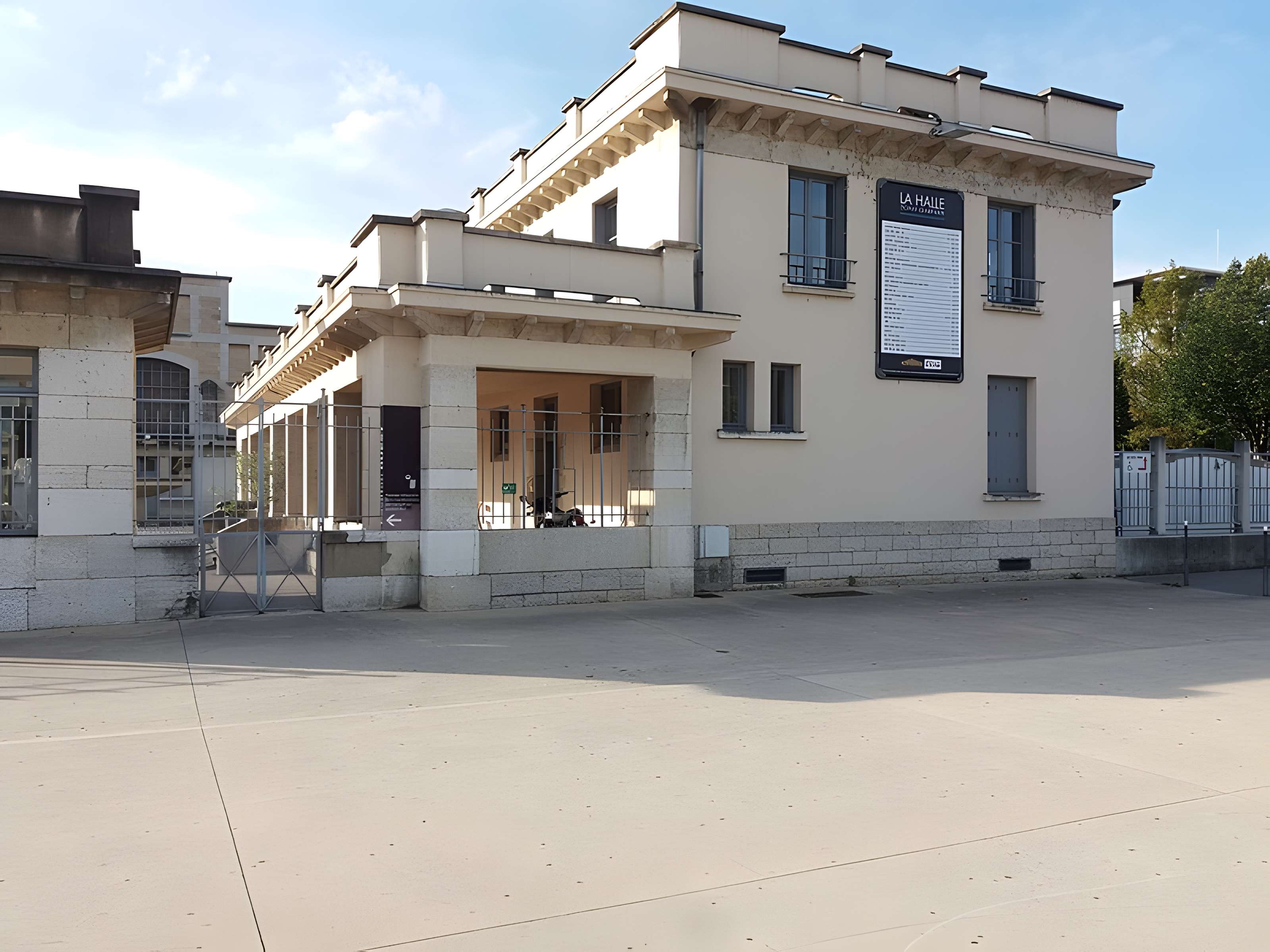 Ancien marché aux bestiaux des abattoirs de la Mouche, actuellement salle des fêtes et salle de concert dite halle Tony Garnier