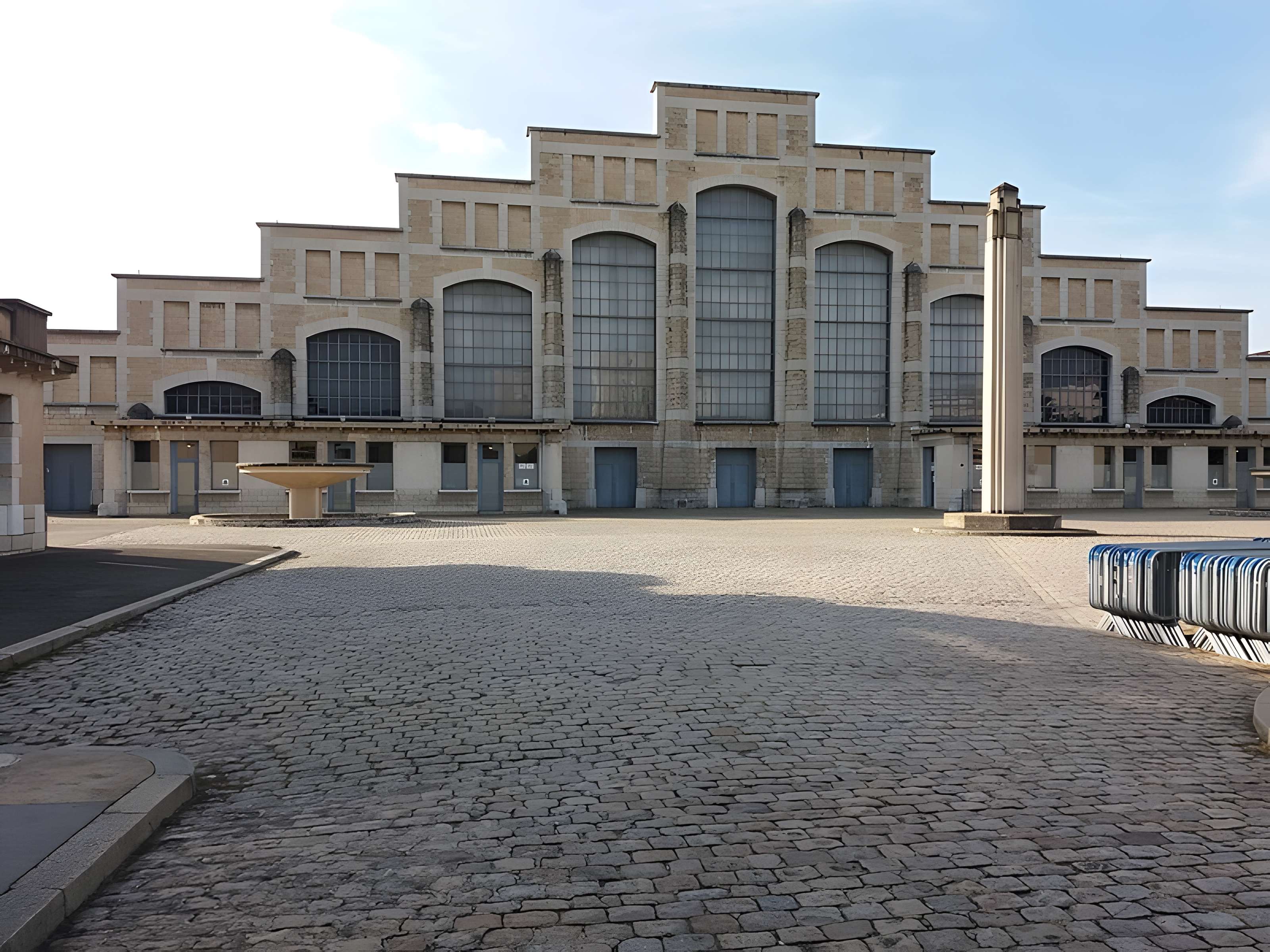 Ancien marché aux bestiaux des abattoirs de la Mouche, actuellement salle des fêtes et salle de concert dite halle Tony Garnier