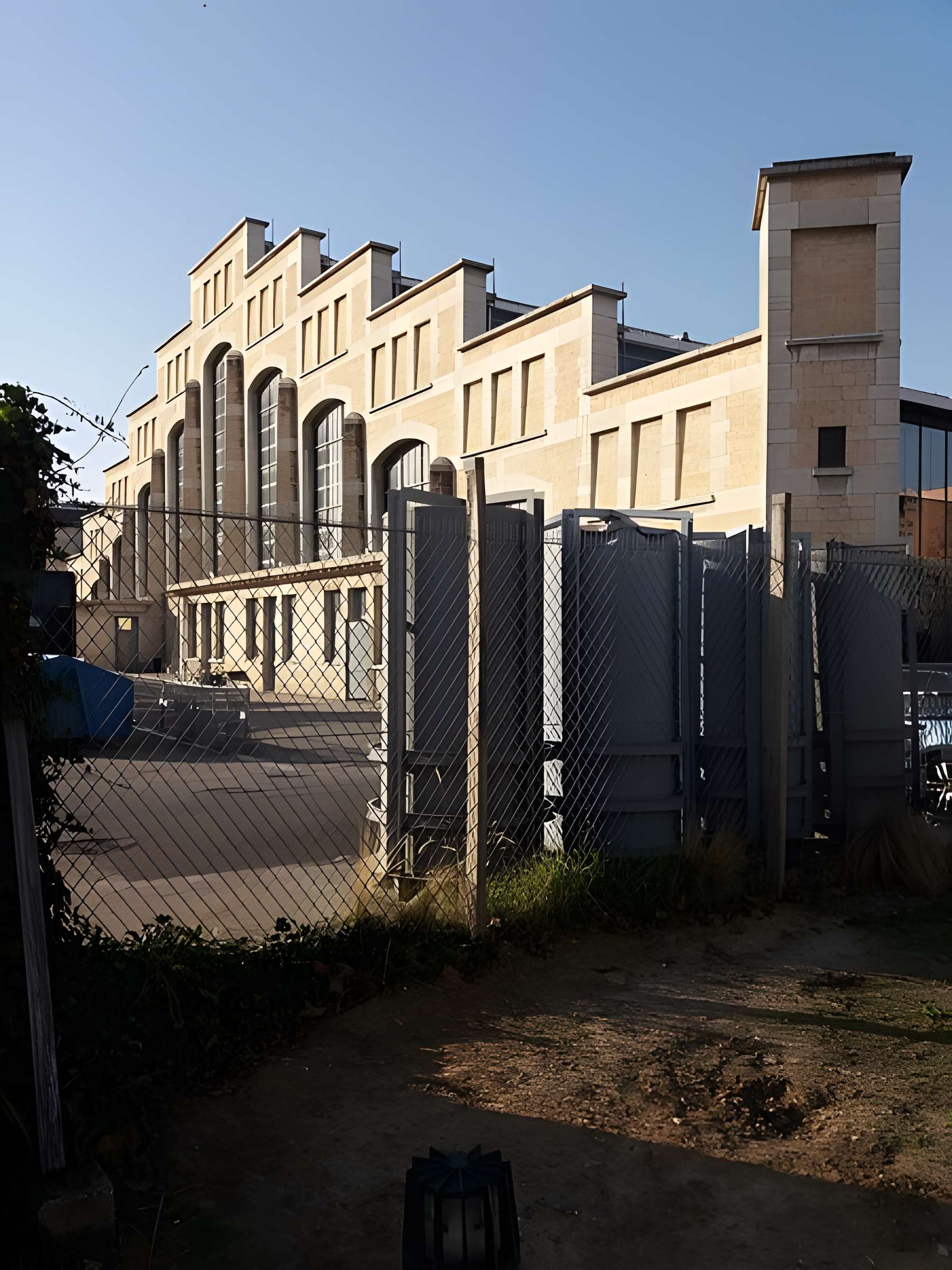 Ancien marché aux bestiaux des abattoirs de la Mouche, actuellement salle des fêtes et salle de concert dite halle Tony Garnier