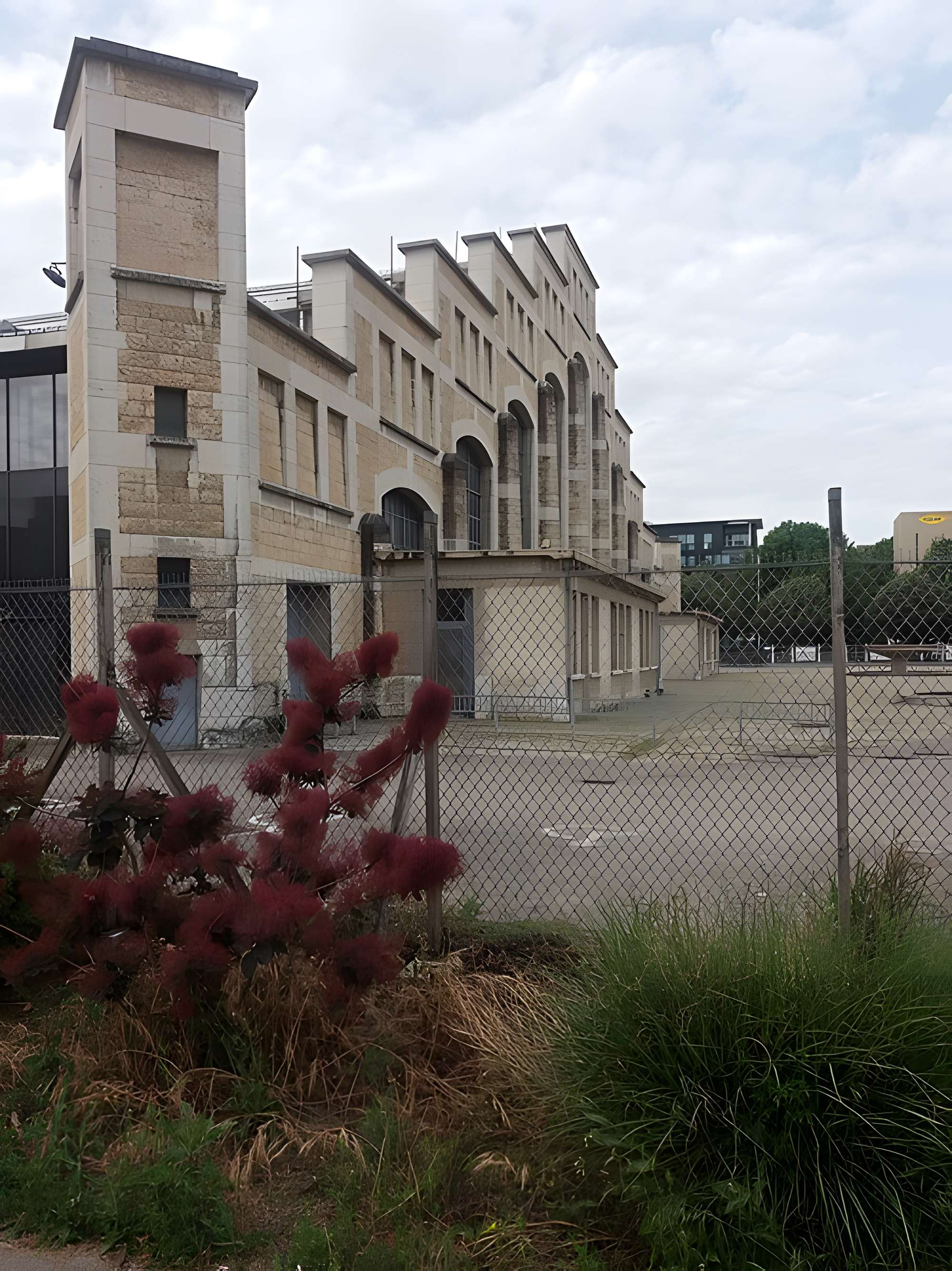 Ancien marché aux bestiaux des abattoirs de la Mouche, actuellement salle des fêtes et salle de concert dite halle Tony Garnier