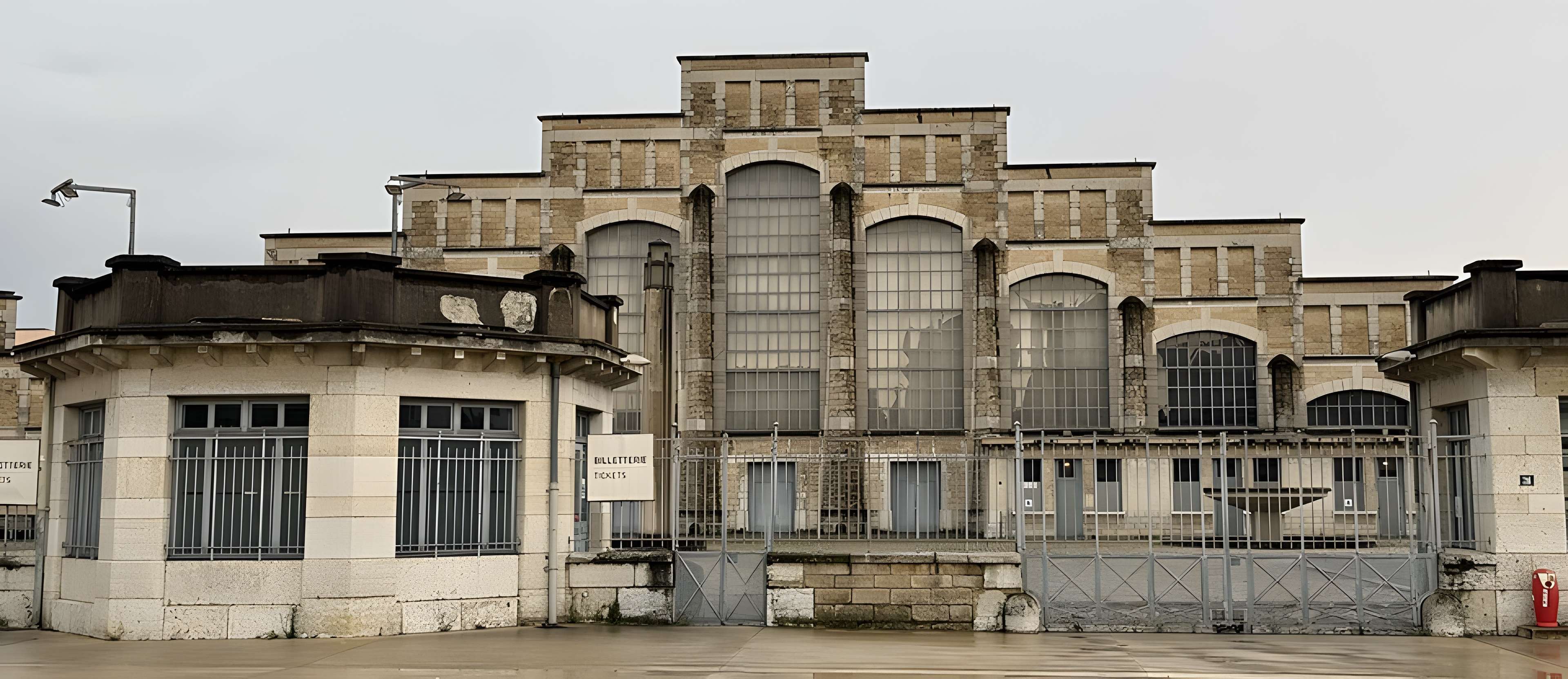 Ancien marché aux bestiaux des abattoirs de la Mouche, actuellement salle des fêtes et salle de concert dite halle Tony Garnier