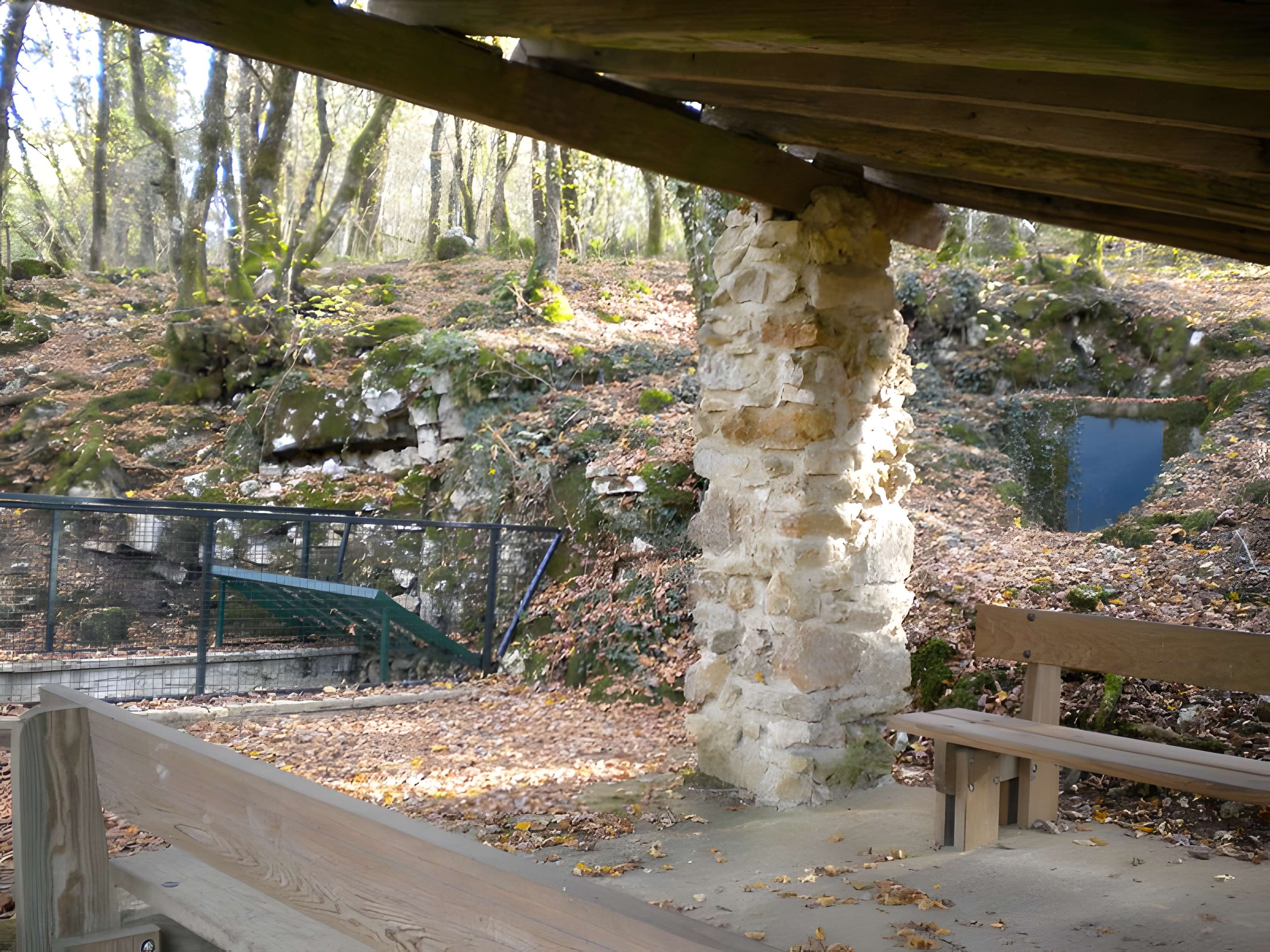 Grotte préhistorique du Cluzeau à Villars