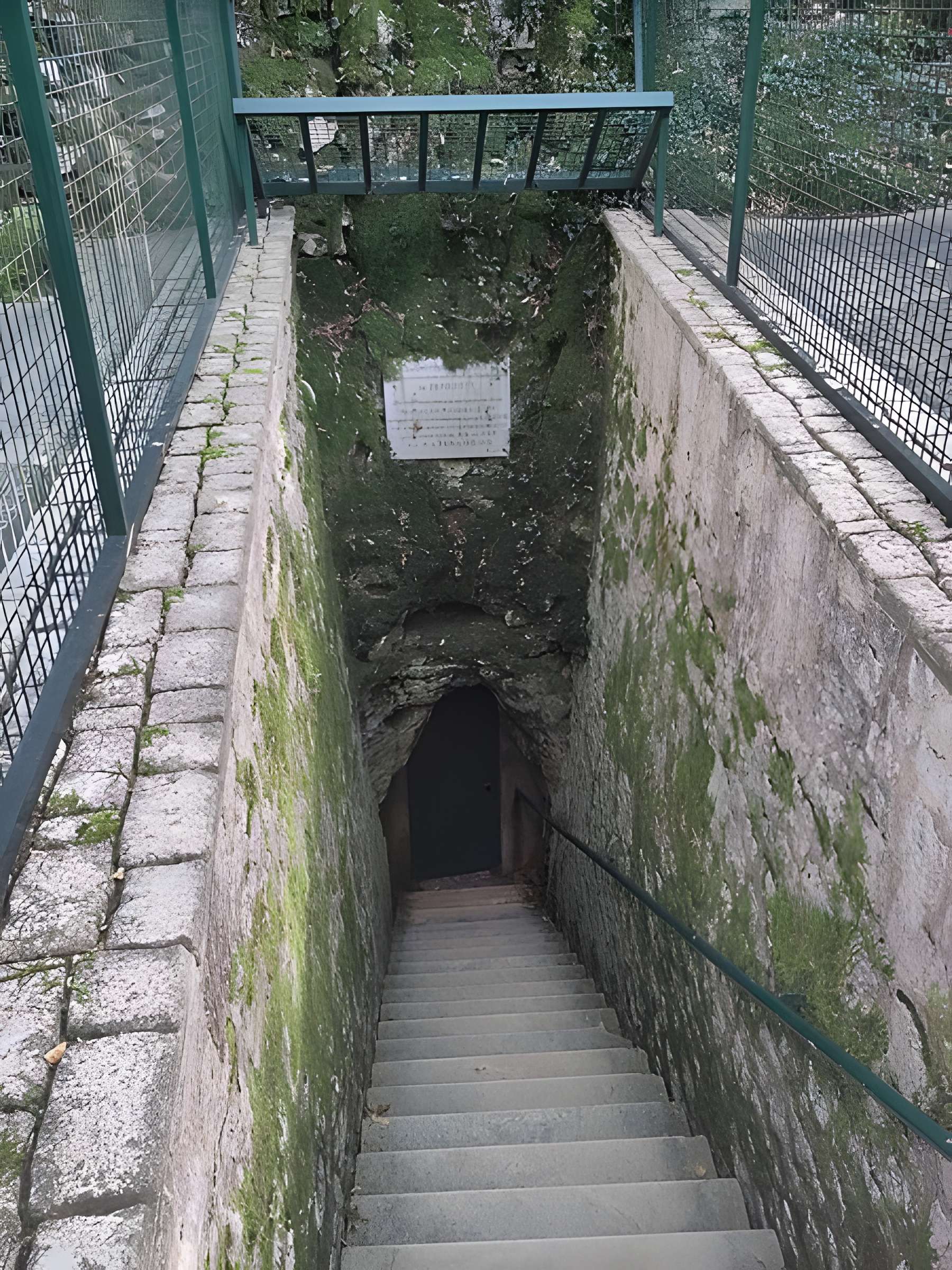 Grotte préhistorique du Cluzeau à Villars